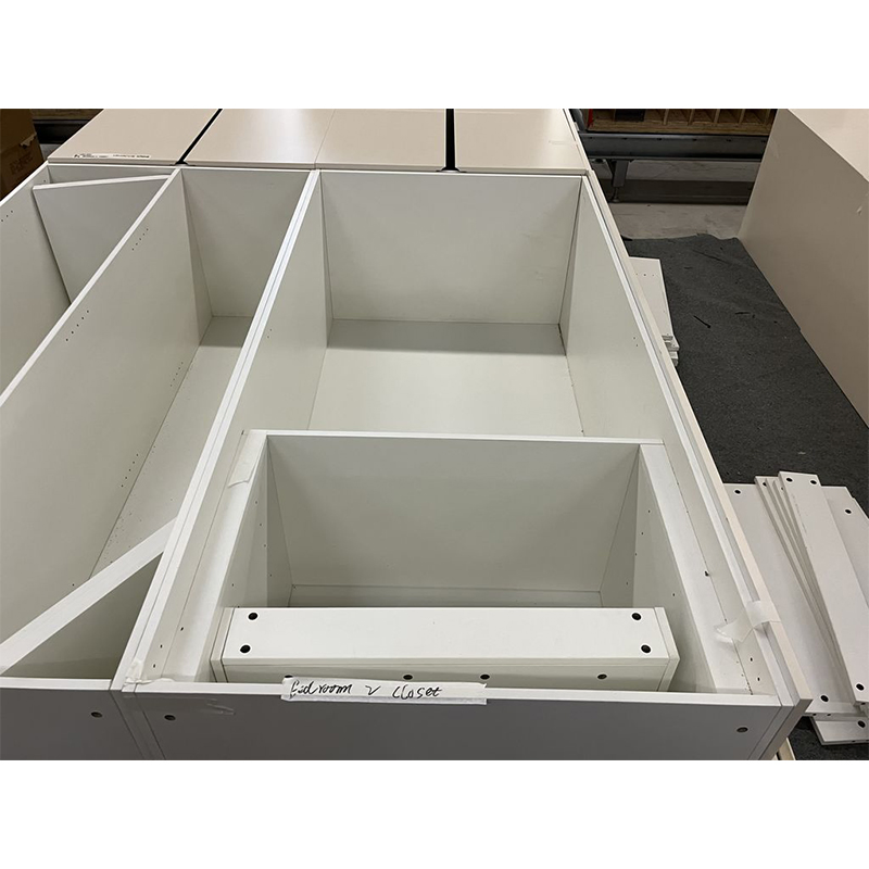 Customized Wooden Wardrobe Fitted Wardrobe with Hinged Doors for Apartments