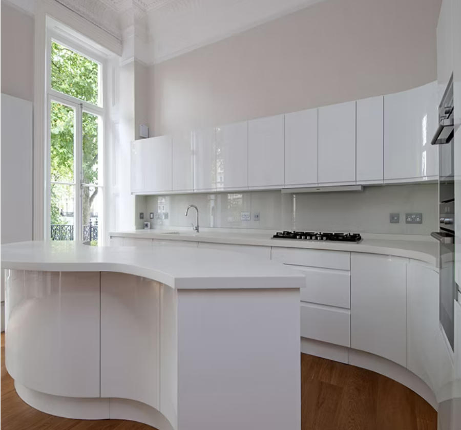 China Factory Supply Sustainable Curved Kitchen Pantry Cabinet Set Two-Tone White Matte Finish MDF Glass Faucet Reception