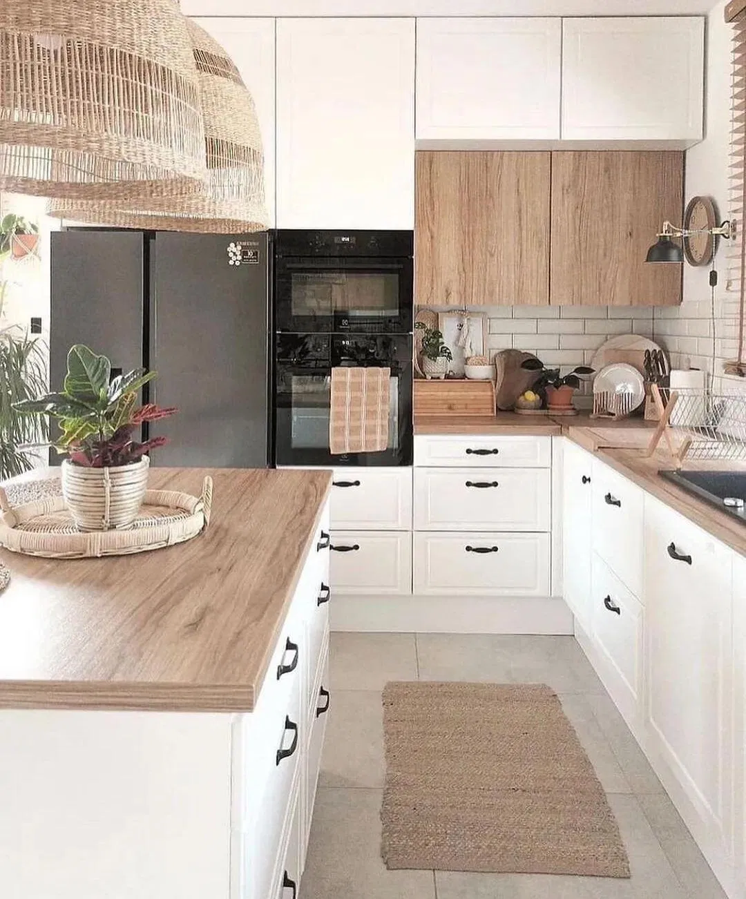 Elegant Customized Wardrobe Solutions for Luxurious Living Spaces