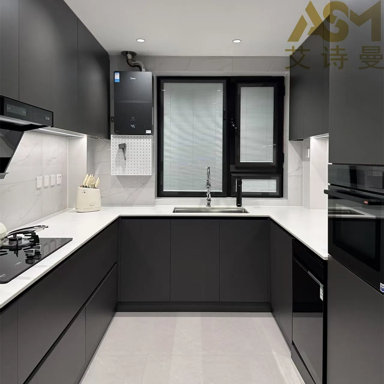 Modern Matte Finish Black Compact Modular Kitchen Cabinet Furniture Oak Solid Wood Compact Flat Pack Outdoor Wood Kitchen Cabinets