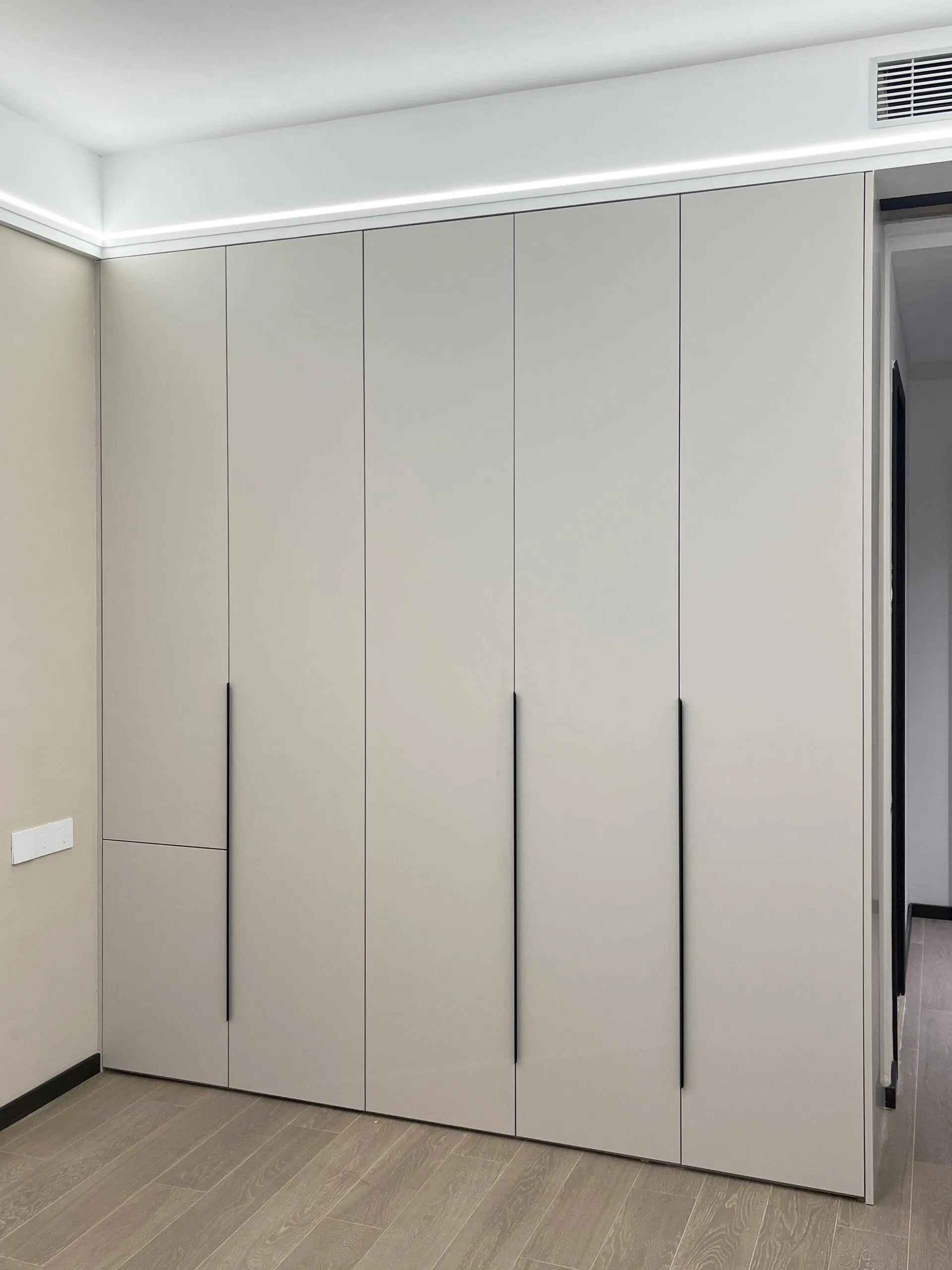 2025 Custom Luxury Modern Walk in Closet Wardrobe Systems Design Wood Bedroom Cupboards for Bedroom Open Wardrobe