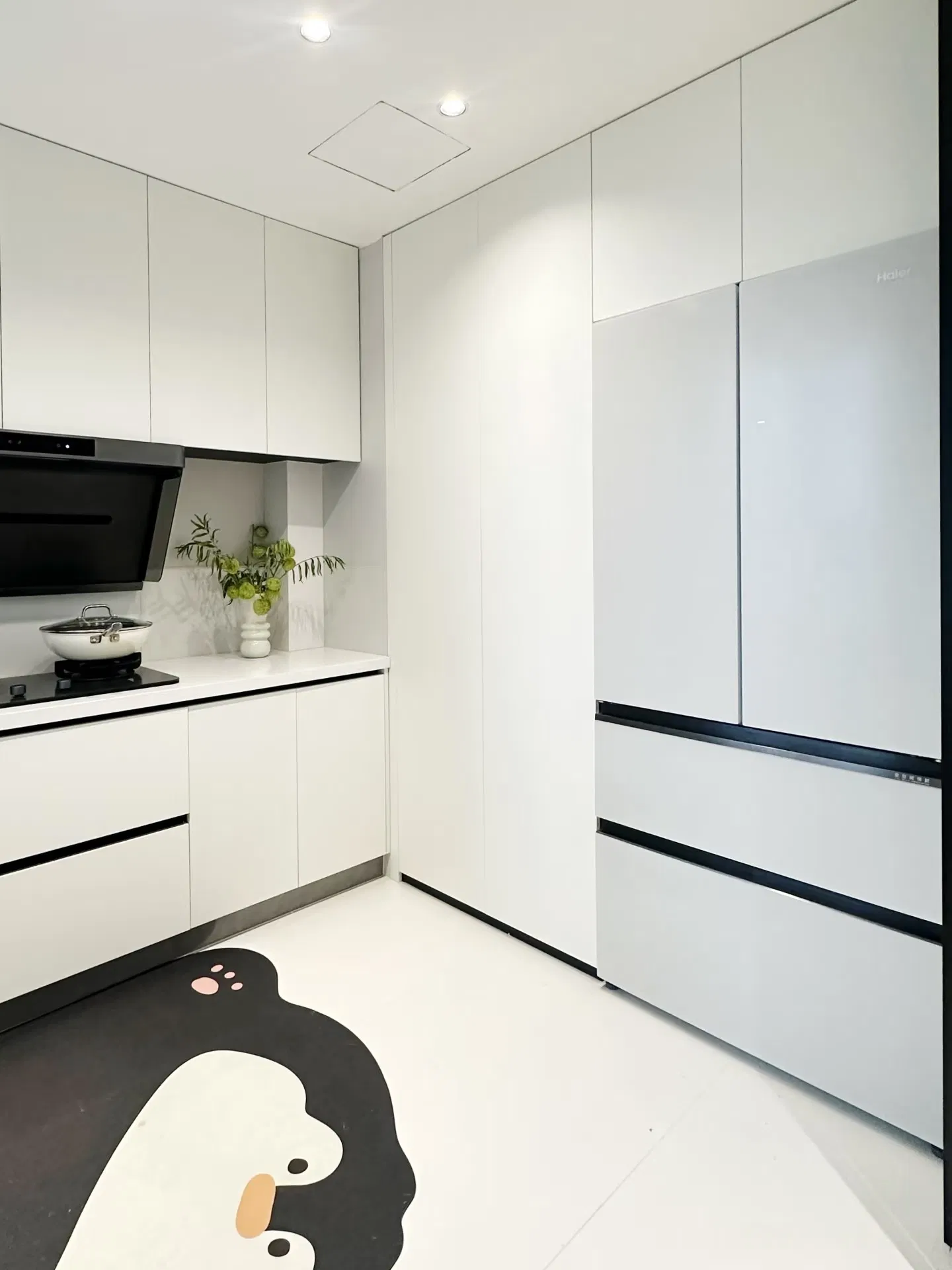 Modern High Gloss Kitchen Cabinet Set with Soft Close Doors