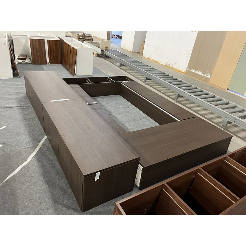 Customized Walk-in Wardrobe Luxury Closet System with Shelves and Drawers