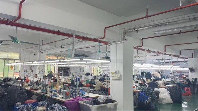 Controle de qualidade na fábrica de roupas Batak Fashion Guangzhou
