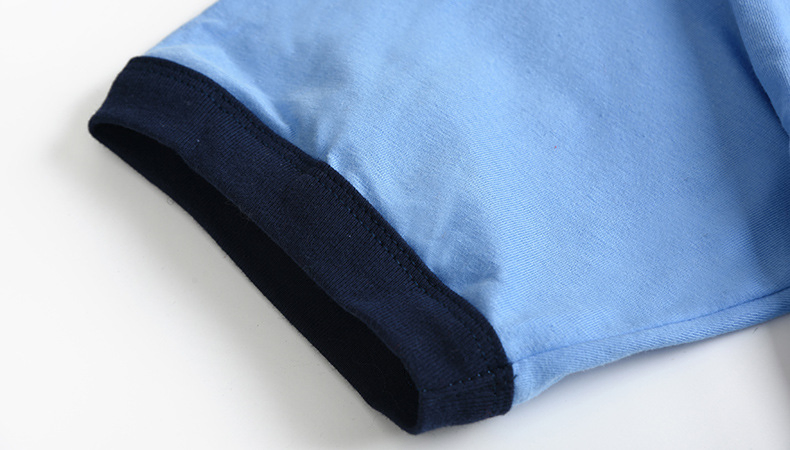 Camiseta branca em algodão personalizada com logo, cor de contraste, gola redonda, manga curta, casual, ajuste regular para homens com impressão