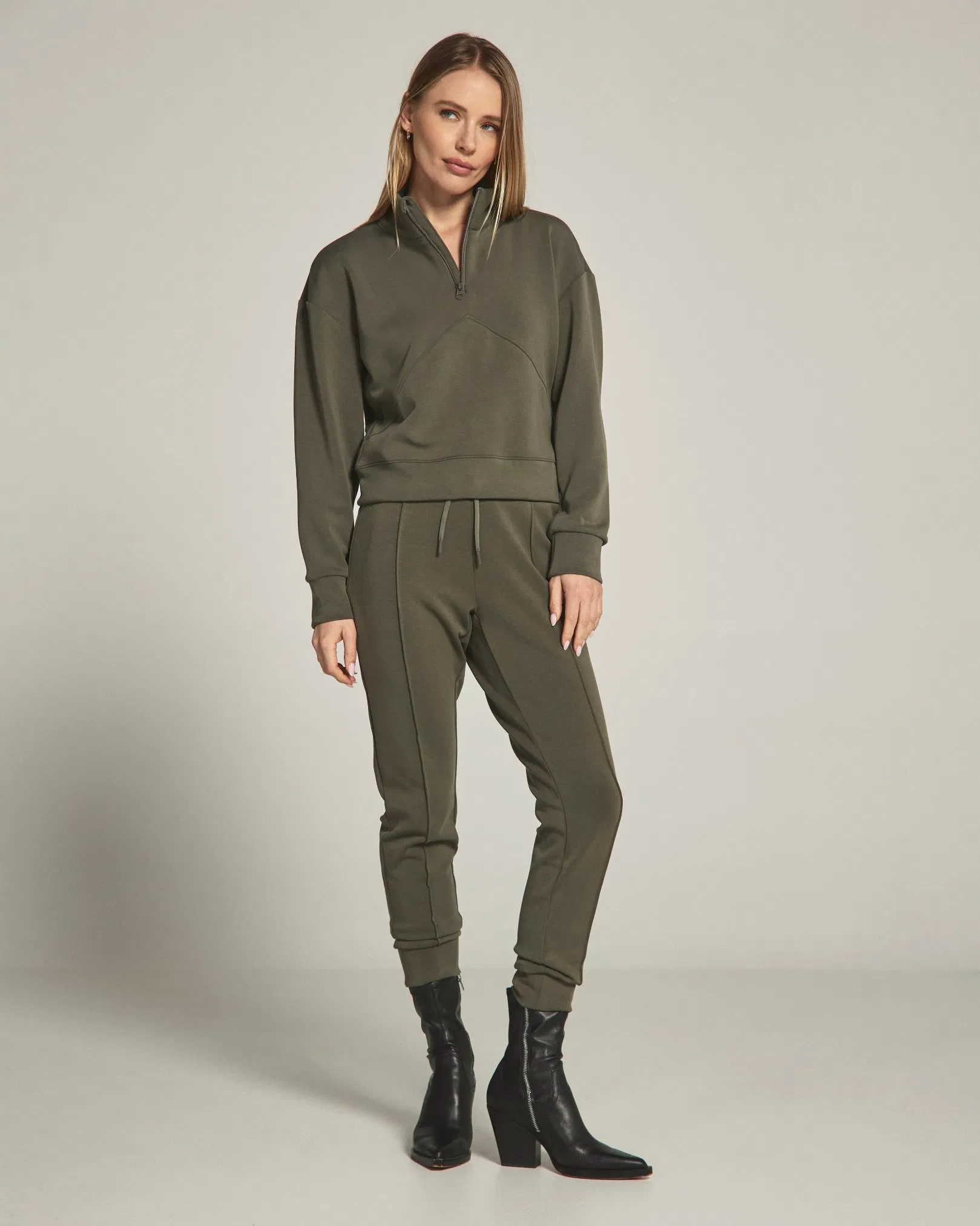 Calças Jogger Femininas Plissadas OEM Soft Knit Cintura Alta Cropped Roupas de Loungewear