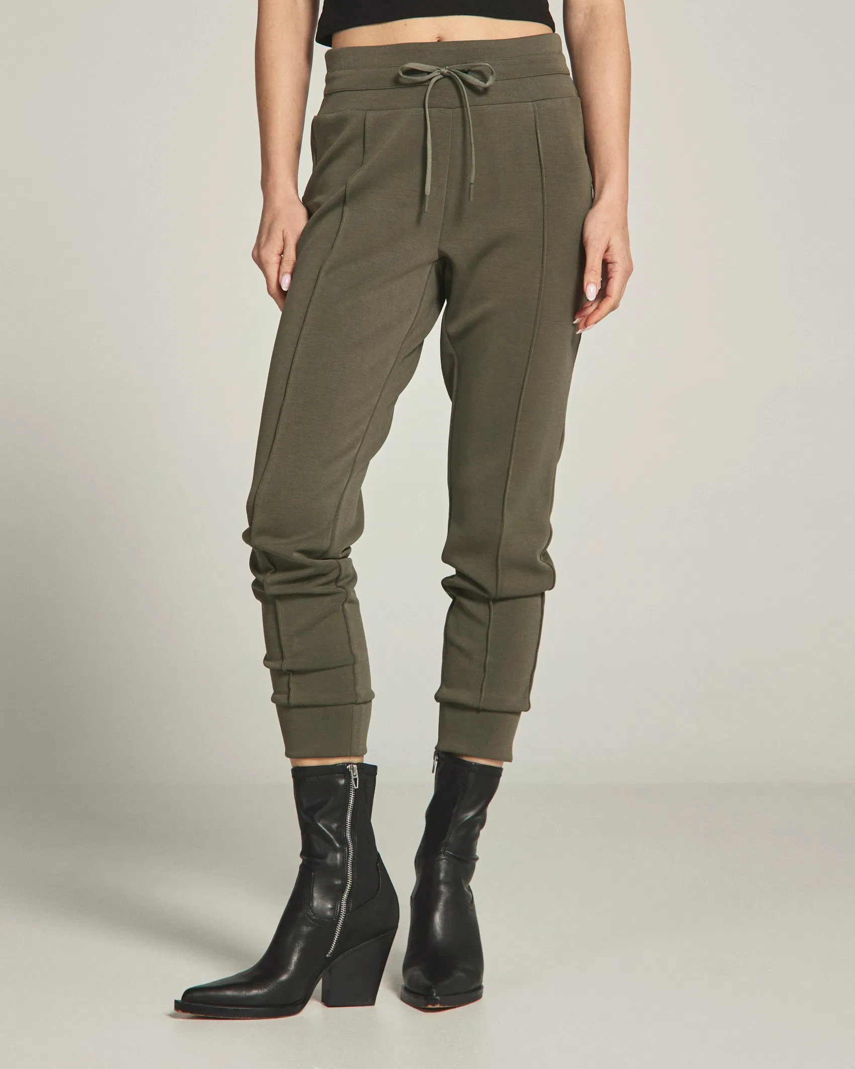 Calças Jogger Femininas Plissadas OEM Soft Knit Cintura Alta Cropped Roupas de Loungewear