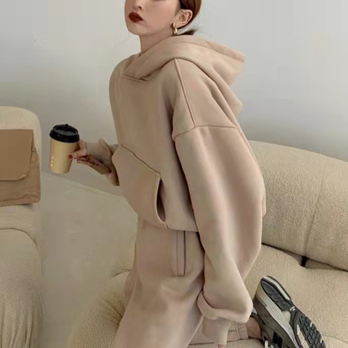 Conjunto de Moletom Casual com Suéter Curto e Calças de Esporte para Mulheres