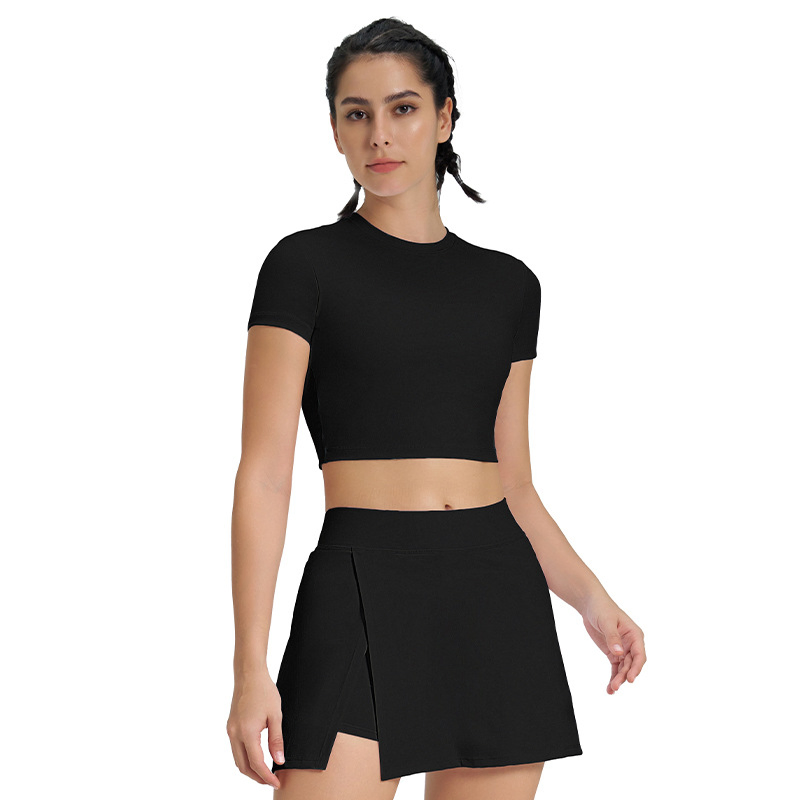 Conjunto esportivo casual de cor sólida em nylon e spandex, camiseta de gola redonda e culotes