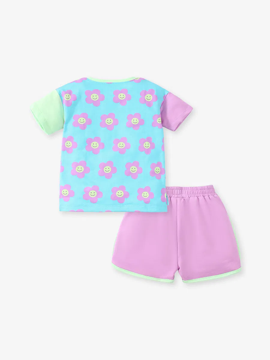 Novo estilo 2024 Children Girl Sports e casual Wear Summer Vestuário de manga curta para t-shirt Allover Print e calções 2PCS