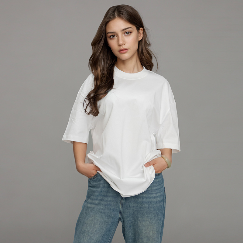 Camiseta Casual Branca de Gola Redonda com Fenda Lateral em Algodão de Bambu, Macia, Respirável e Ecológica, Top de Verão para Mulheres