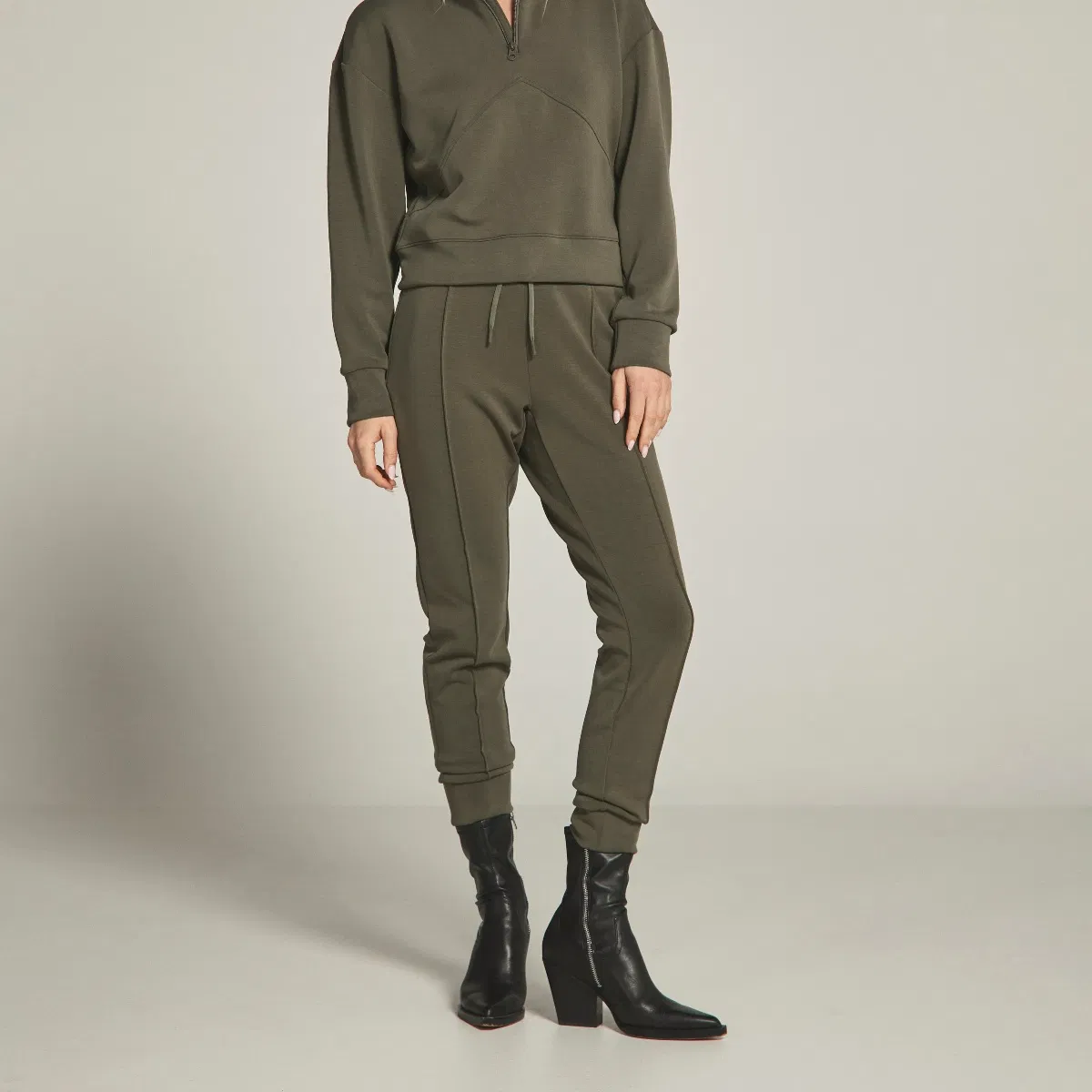 Calças Jogger Femininas Plissadas OEM Soft Knit Cintura Alta Cropped Roupas de Loungewear