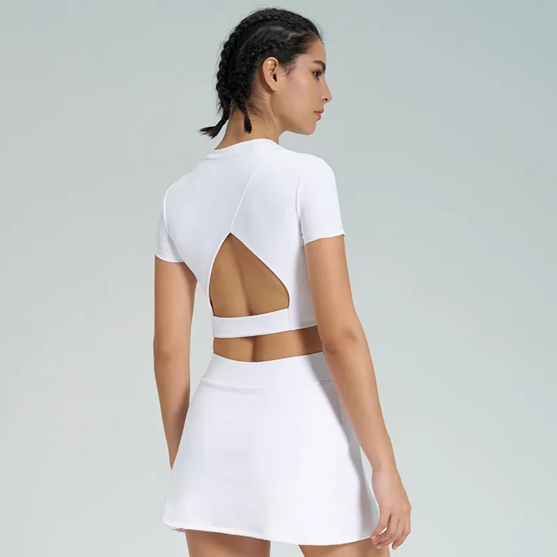 Conjunto esportivo casual de cor sólida em nylon e spandex, camiseta de gola redonda e culotes