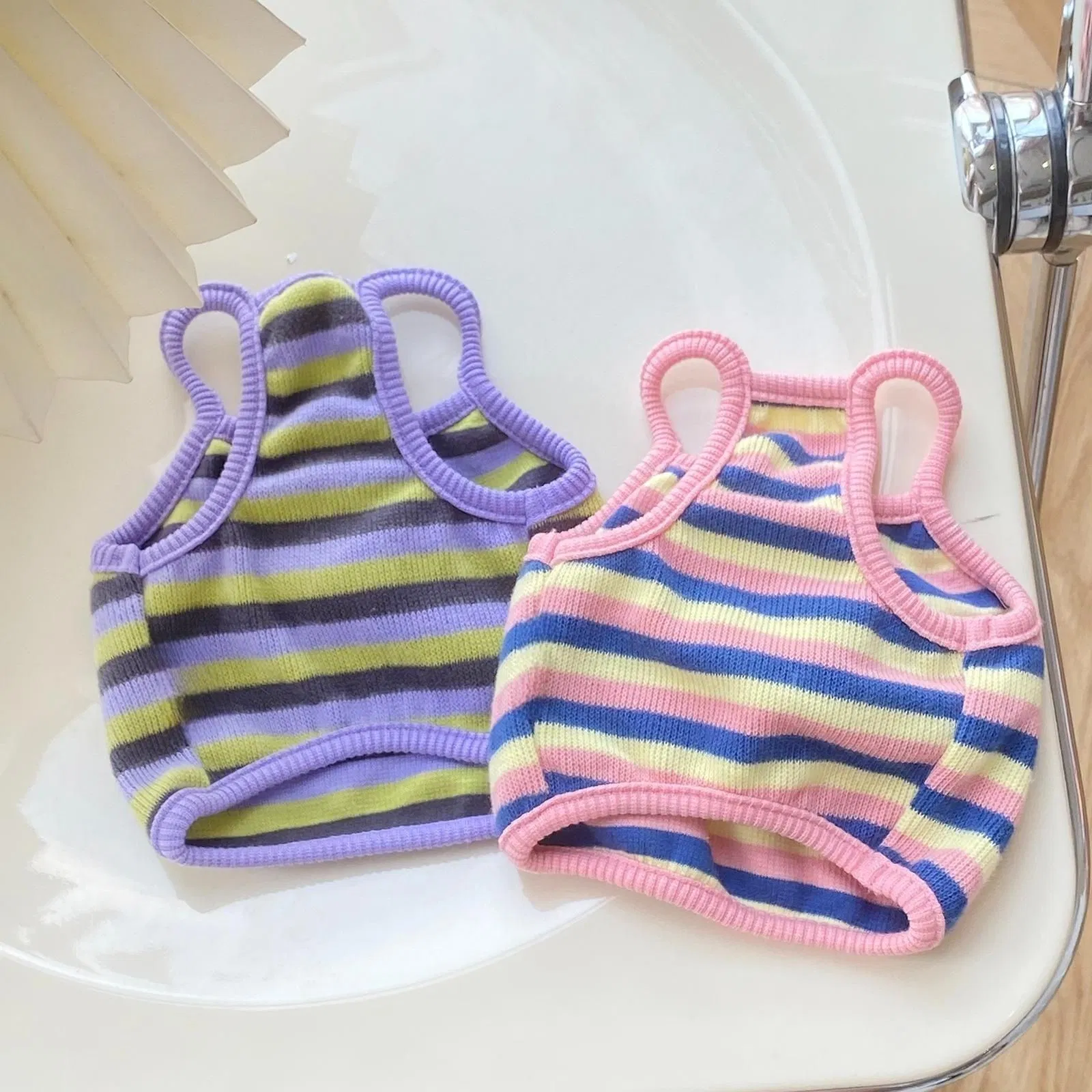 Seção de Camiseta Fina Pequena Sling Pomeranian Teddy Roupas de Verão para Gato Anti Queda