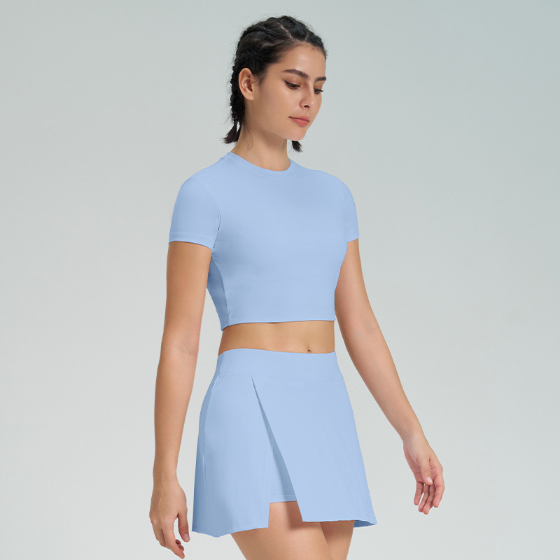 Conjunto esportivo casual de cor sólida em nylon e spandex, camiseta de gola redonda e culotes