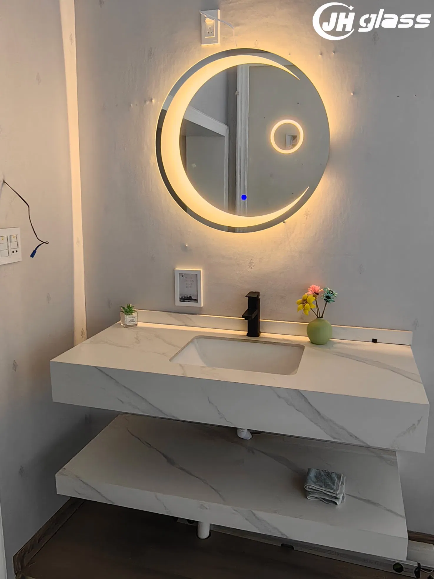 Home Decoration Smart Mirror LED Mirror Jinghu Bathroom Mirror Wall Mounted Bathroom Vanity Mirror with Bluetooth and Anti-Fog