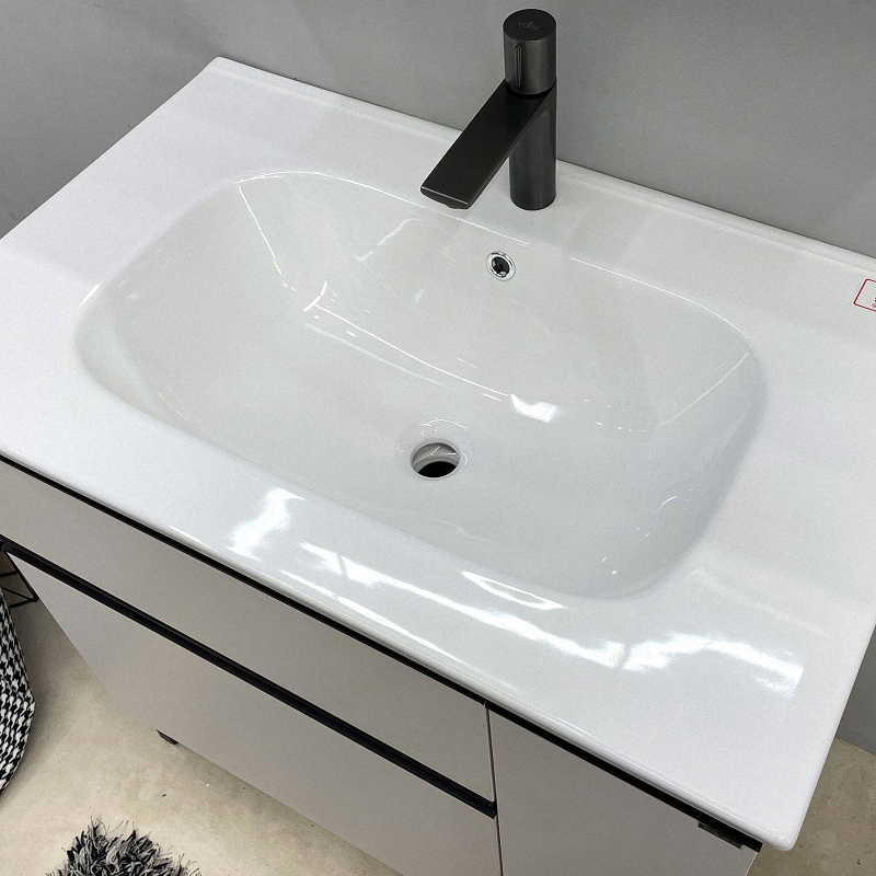 White Freestanding Bathroom Vanity with Ceramic Basin for Apartment