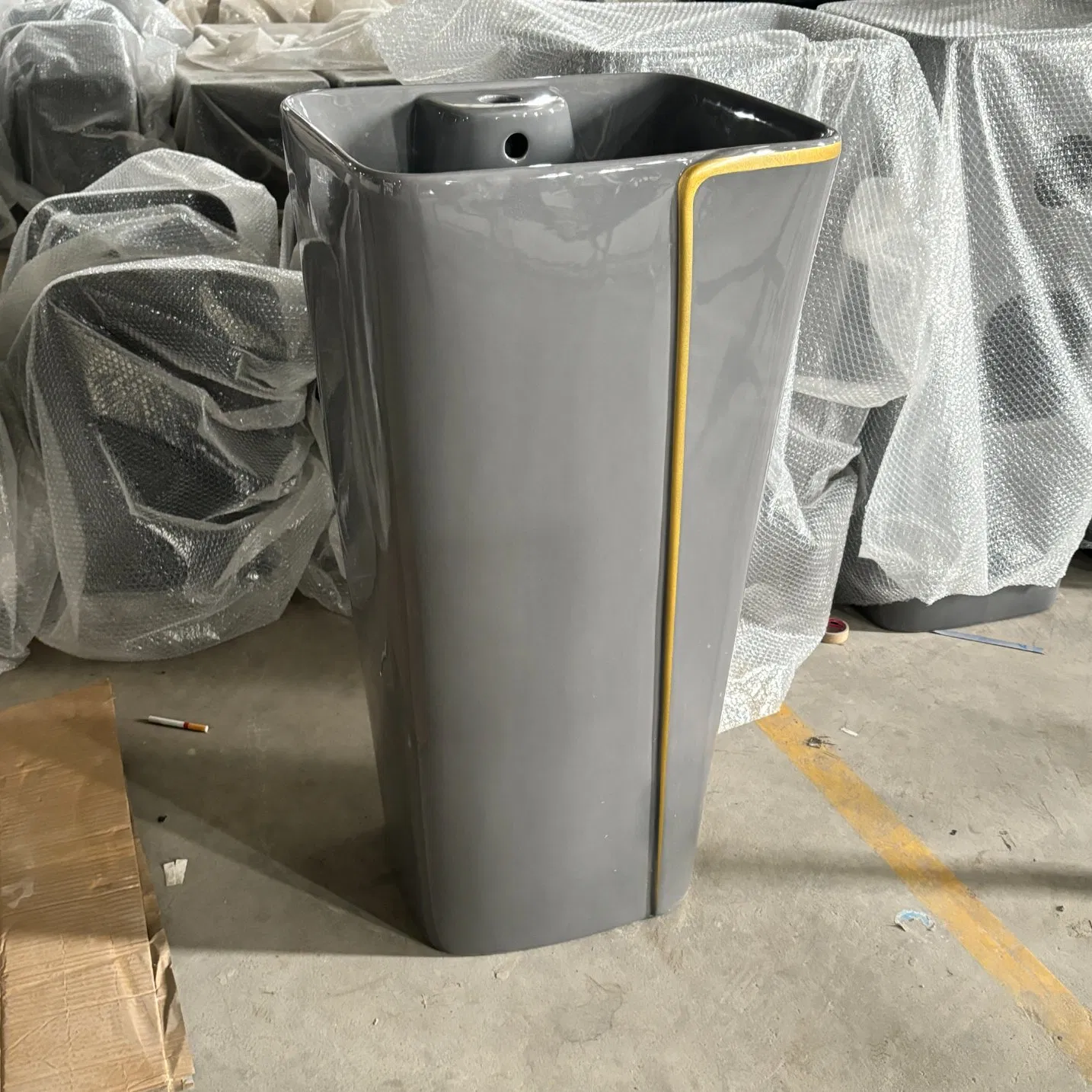 Popular Luxury Floor Standing Large Grey/Gold Pedestal Wash Basin Sink for Hotel