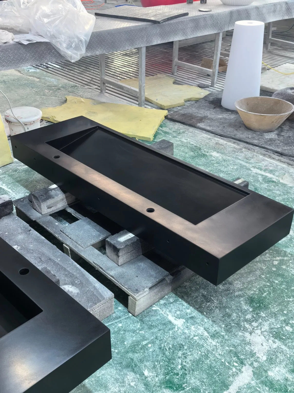 China Factory Customized Dimension Matte Black Artificial Stone Wall Hung Bathroom Wash Basin Solid Surface Wall Mounted Shampoo Sink