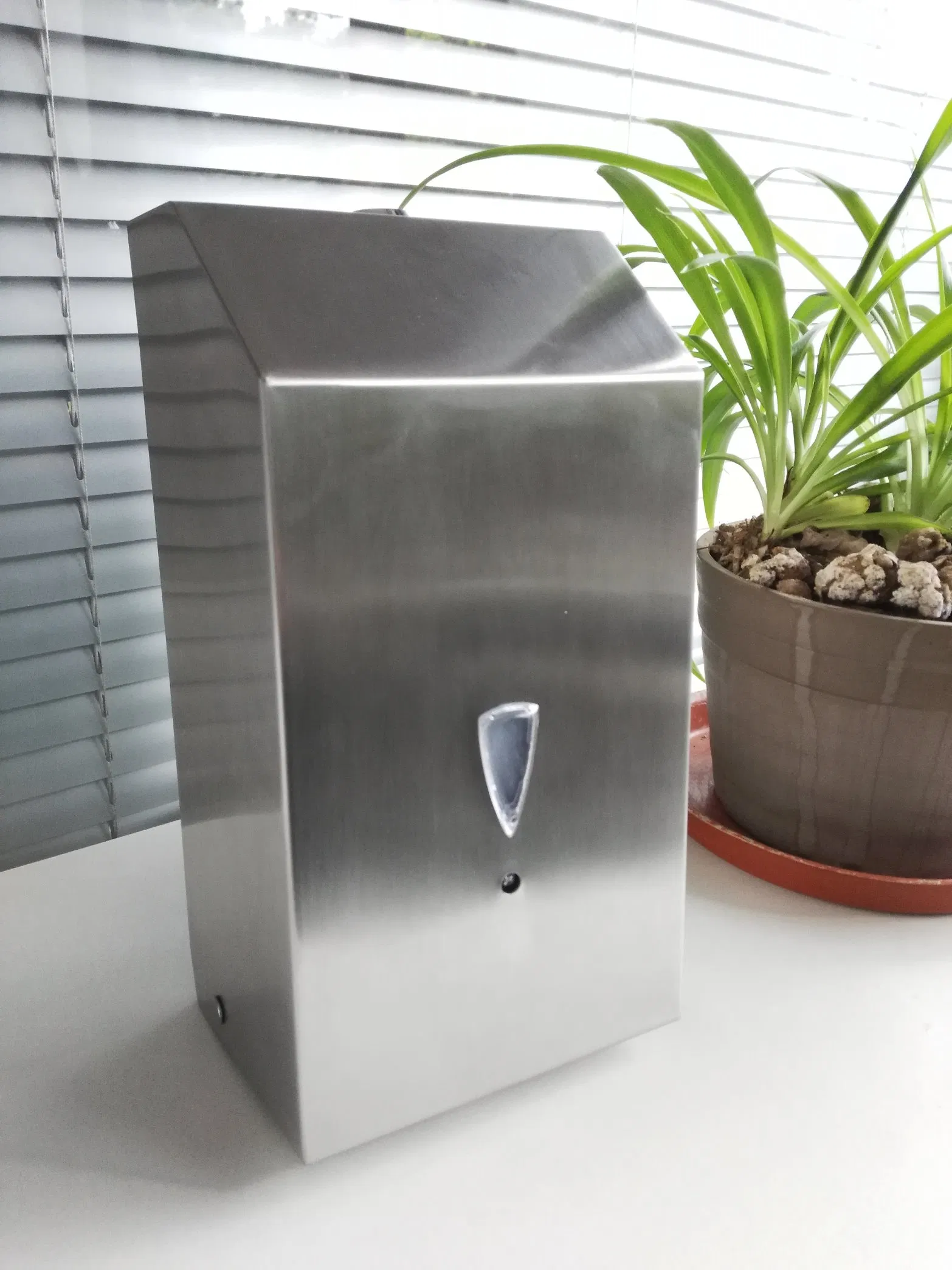 1000ml Stainless Steel Wall-Mounted Sensor Liquid Automatic Soap Dispenser