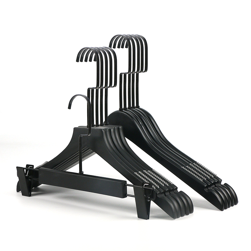 Wholesales Factory Price Customize Lacquer Solid Wood Clothing Non Slip Wooden Hangers Pants Bar Display Clothing