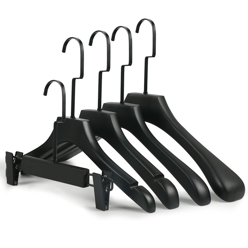 Wholesales Factory Price Customize Lacquer Solid Wood Clothing Non Slip Wooden Hangers Pants Bar Display Clothing