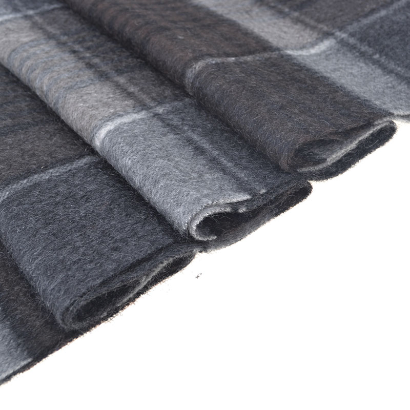 Cachecol xadrez de franjas em cashmere sustentável para mulheres