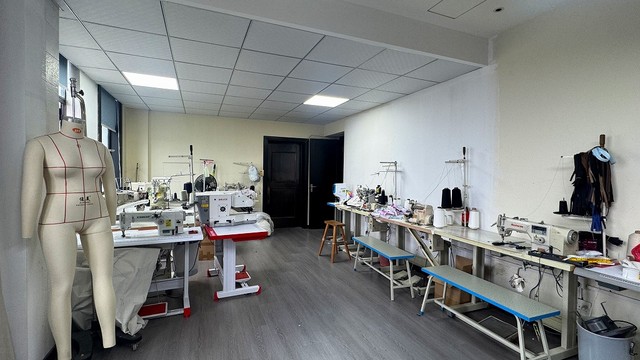 Linha de corte de tecido com tecnologia CAD/CAM na Bazy Clothing