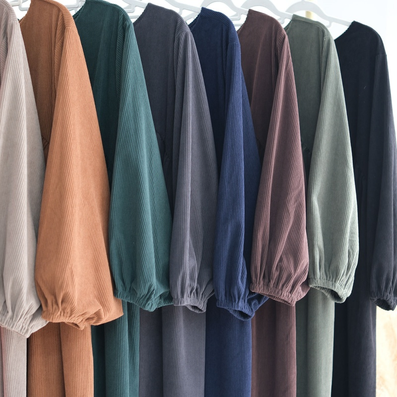 OEM 2026 Novo Estilo de Roupa Islâmica: Abaya com Manga Puff, Abaya Feminina de Corduroy, Roupa Diária, Vestido Muçulmano Feminino Plus Size
