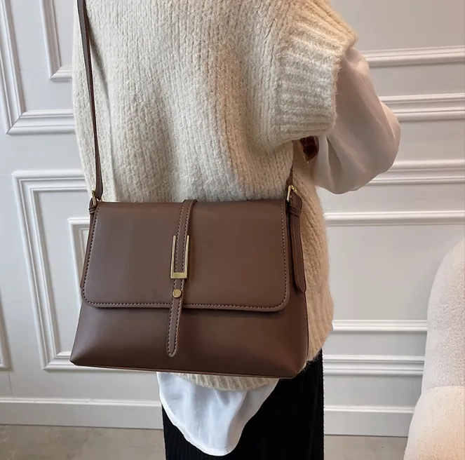 Moda Retrô Bolsa Grande Simples para Mulheres 2026 Nova Tendência Charmosa Bolsa de Ombro Único Bolsa de Braço Popular da Temporada Bolsa Transversal