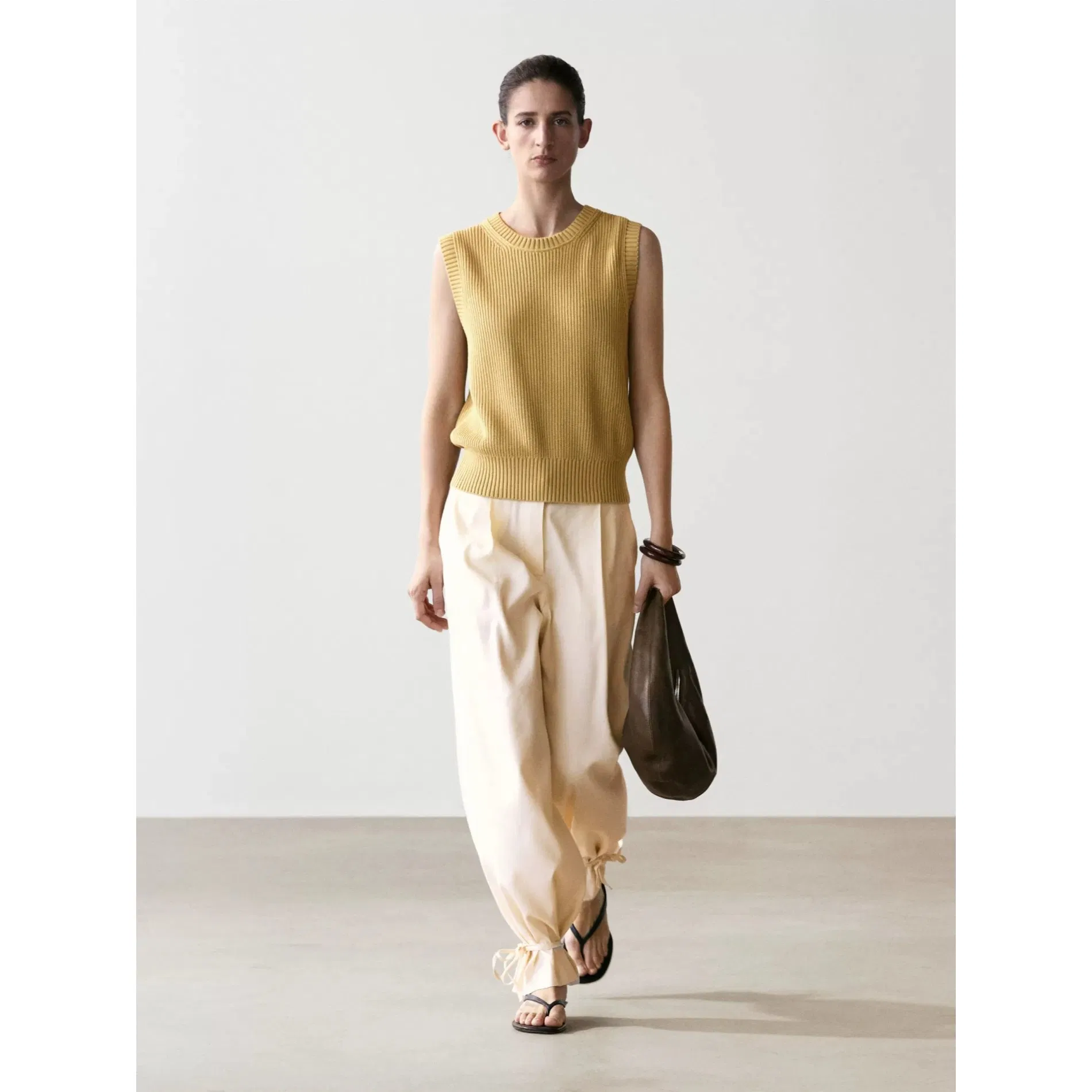 Estilo Casual de Trabalho para o Dia a Dia Primavera Verão Novo Algodão Blusa Sem Mangas com Gola Redonda e Acabamento Canelado para Mulheres Atacado Colete Moda Feminina Malhas