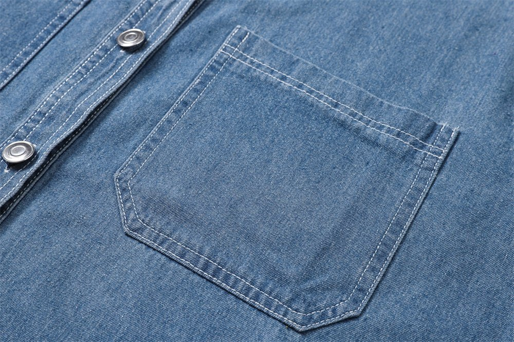 Camisa de Denim Azul Lavado Estilo Americano Personalizada para Mulheres com Bolso, Ajuste Relaxado, Camisa de Algodão com Stretch Solta, Blusa Branca para Mulheres