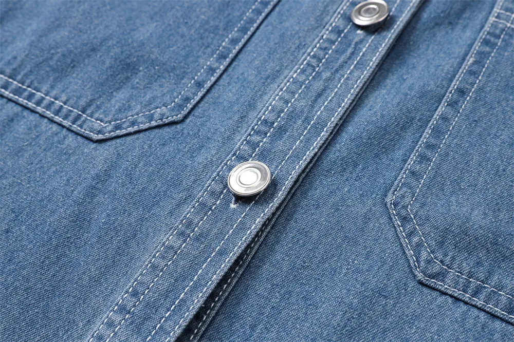 Camisa de Denim Azul Lavado Estilo Americano Personalizada para Mulheres com Bolso
