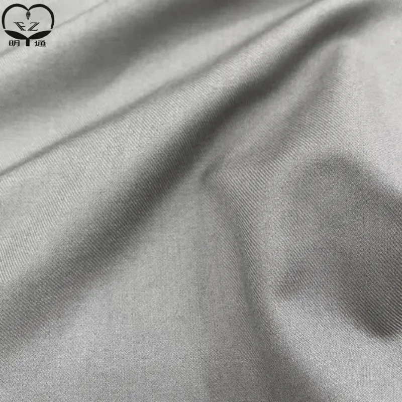 Tecido de Poliéster Twill à Frente da Moda para Tendências Sazonais