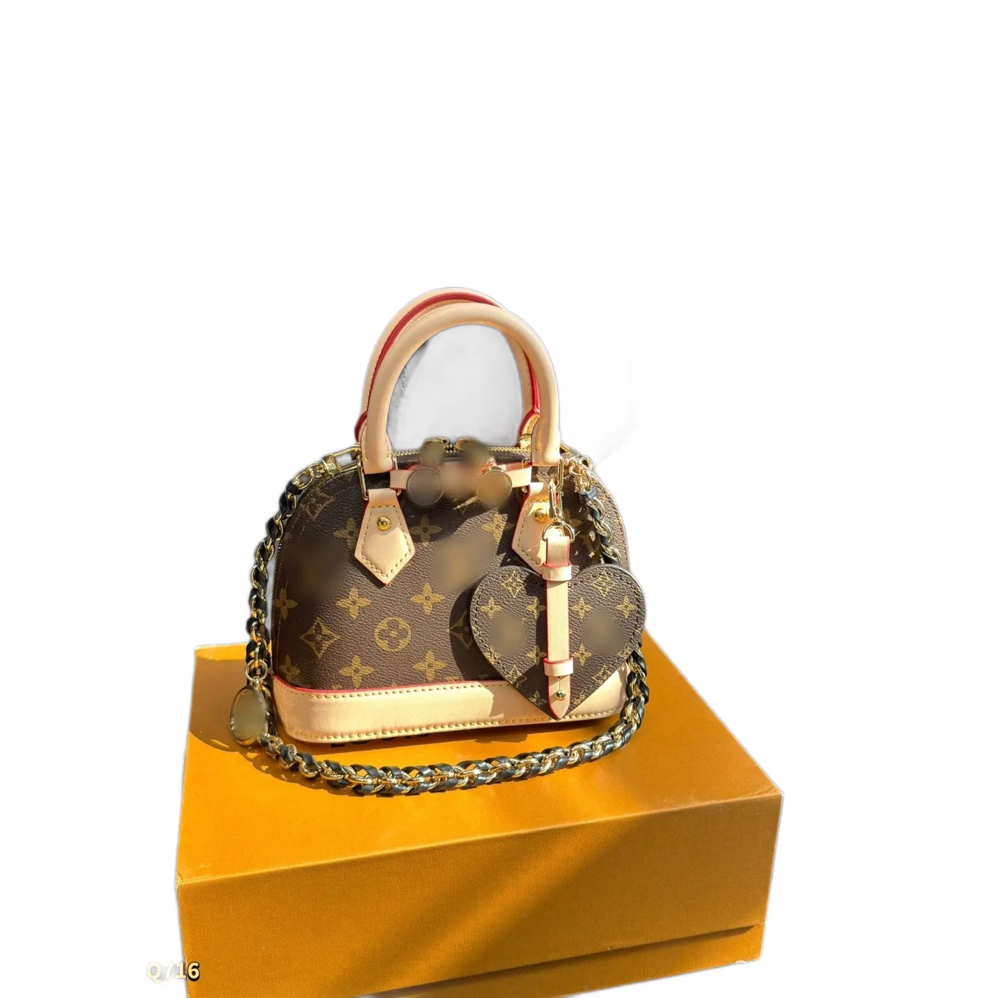 Bolsa de Concha na Cor Areia, Edição Limitada Sazonal, Bolsa de Ombro com Corrente Fashion e Versátil, Bolsa com Decoração em Forma de Coração, Marca de Luxo 1:1 Re
