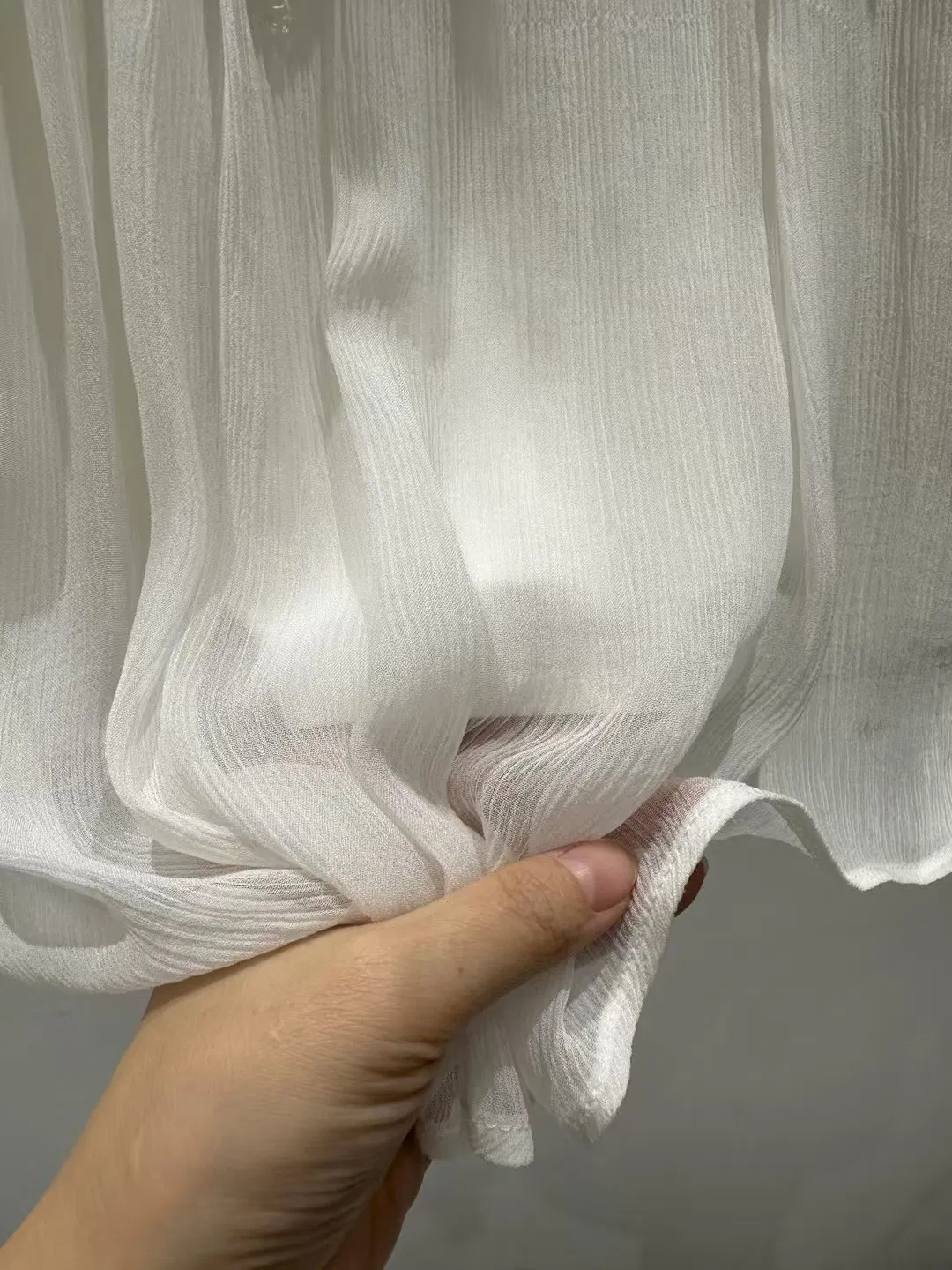 Blusa Plissada de Chiffon Vermelha Transparente com Punhos Ruffle Blusa Casual Solta para Mulheres