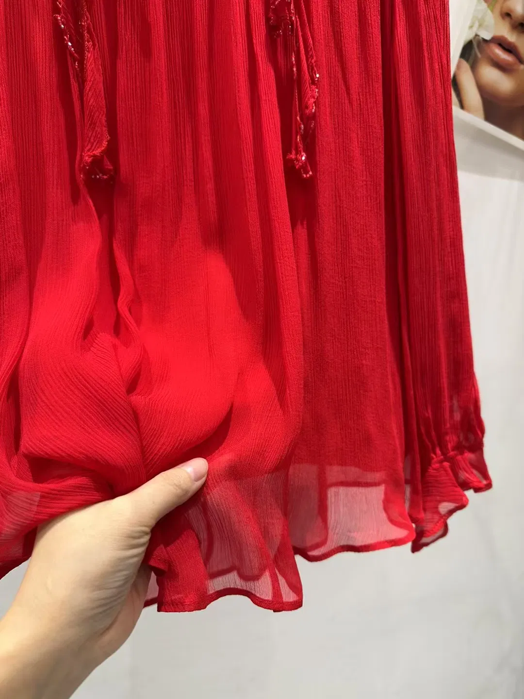 Blusa Plissada de Chiffon Vermelha Transparente com Punhos Ruffle Blusa Casual Solta para Mulheres