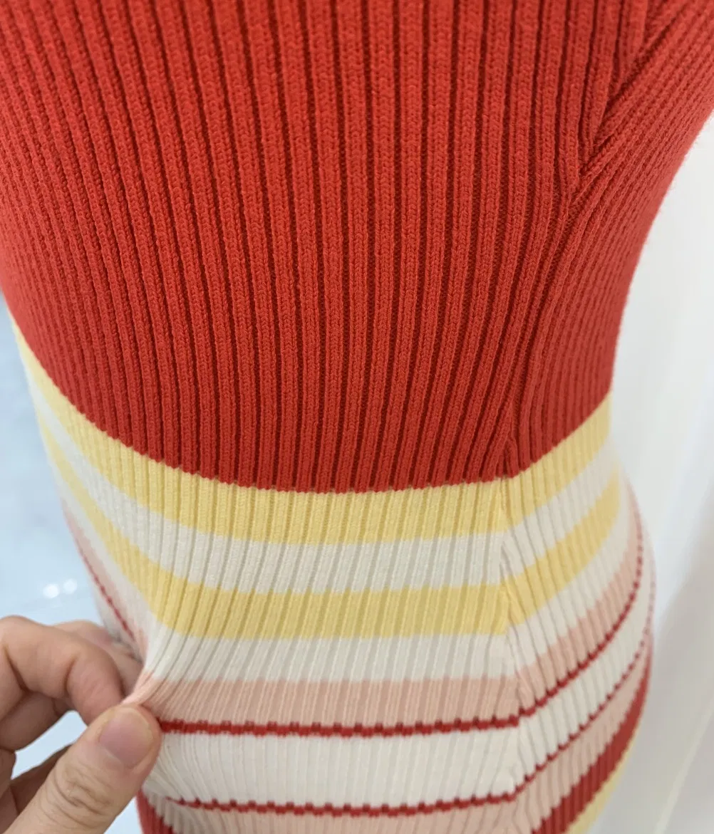 Vestido de malha leve, vibrante e colorido com listras para o verão feminino