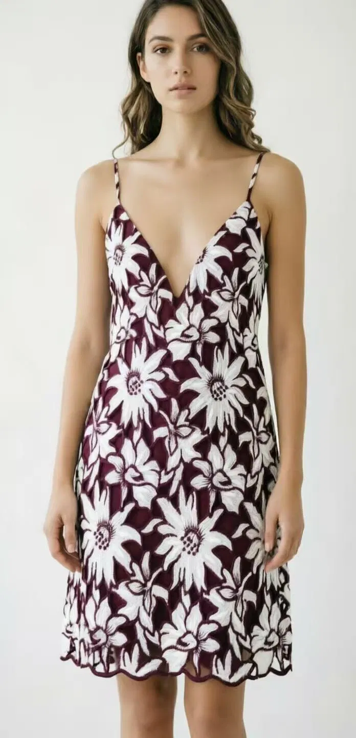 Vestido Floral Premium com Mangas Curtas e Barra em Escalopê - Vestido Semi Formal para Coquetel e Festa no Jardim para Mulheres