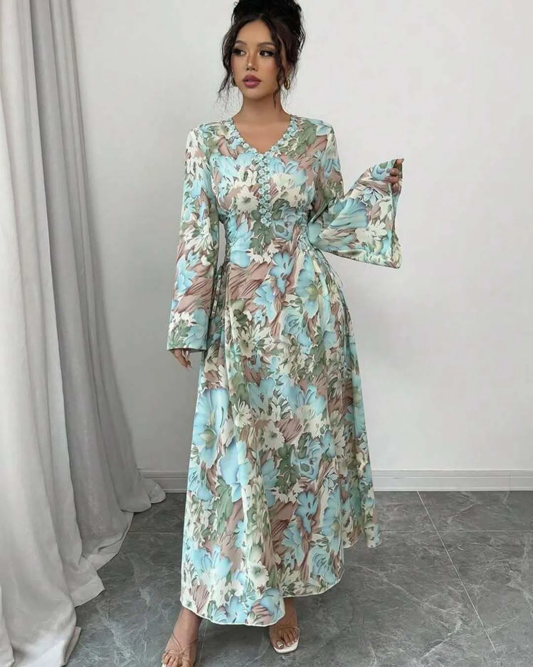 1688 Vestido Maxi Floral de Chiffon para Mulheres da China, com Decote em V, Manga Sino, Vestido Longo Boho, Vestido em A-Line