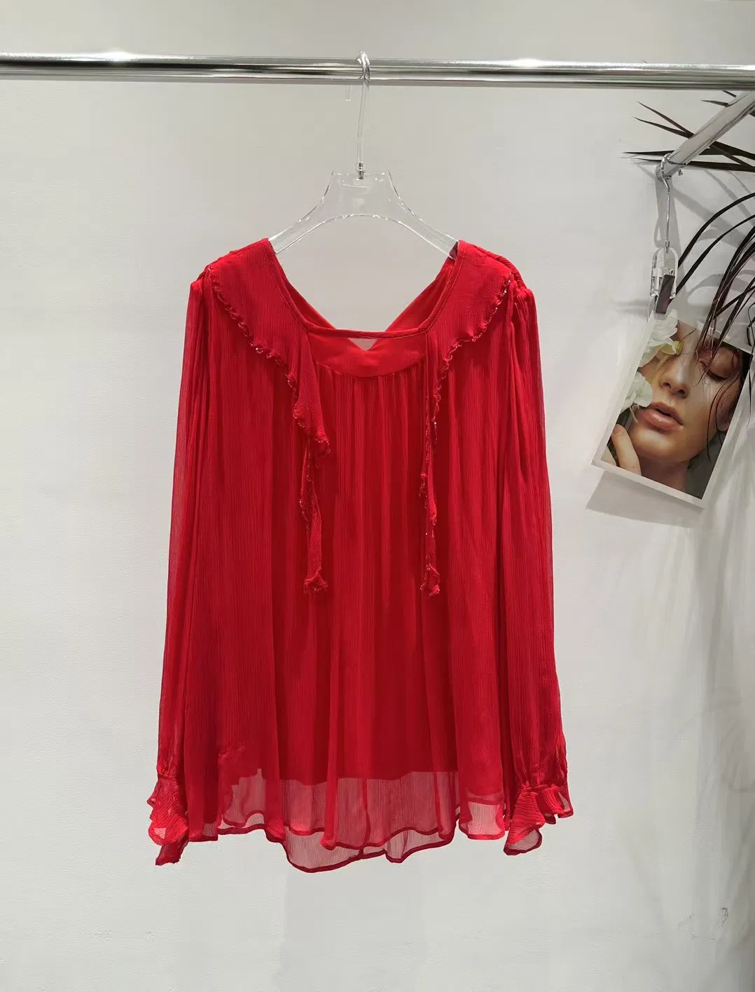 Blusa Plissada de Chiffon Vermelha Transparente com Punhos Ruffle Blusa Casual Solta para Mulheres