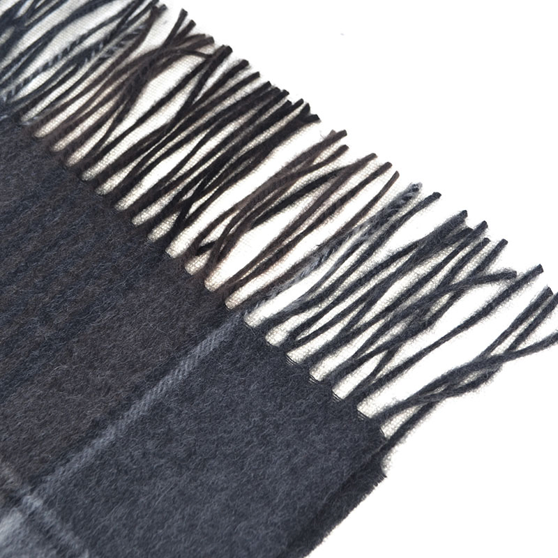 Cachecol xadrez de franjas em cashmere sustentável para mulheres