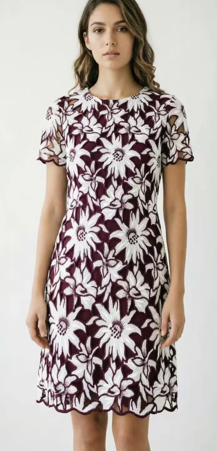 Vestido Floral Premium com Mangas Curtas e Barra em Escalopê - Vestido Semi Formal para Coquetel e Festa no Jardim para Mulheres