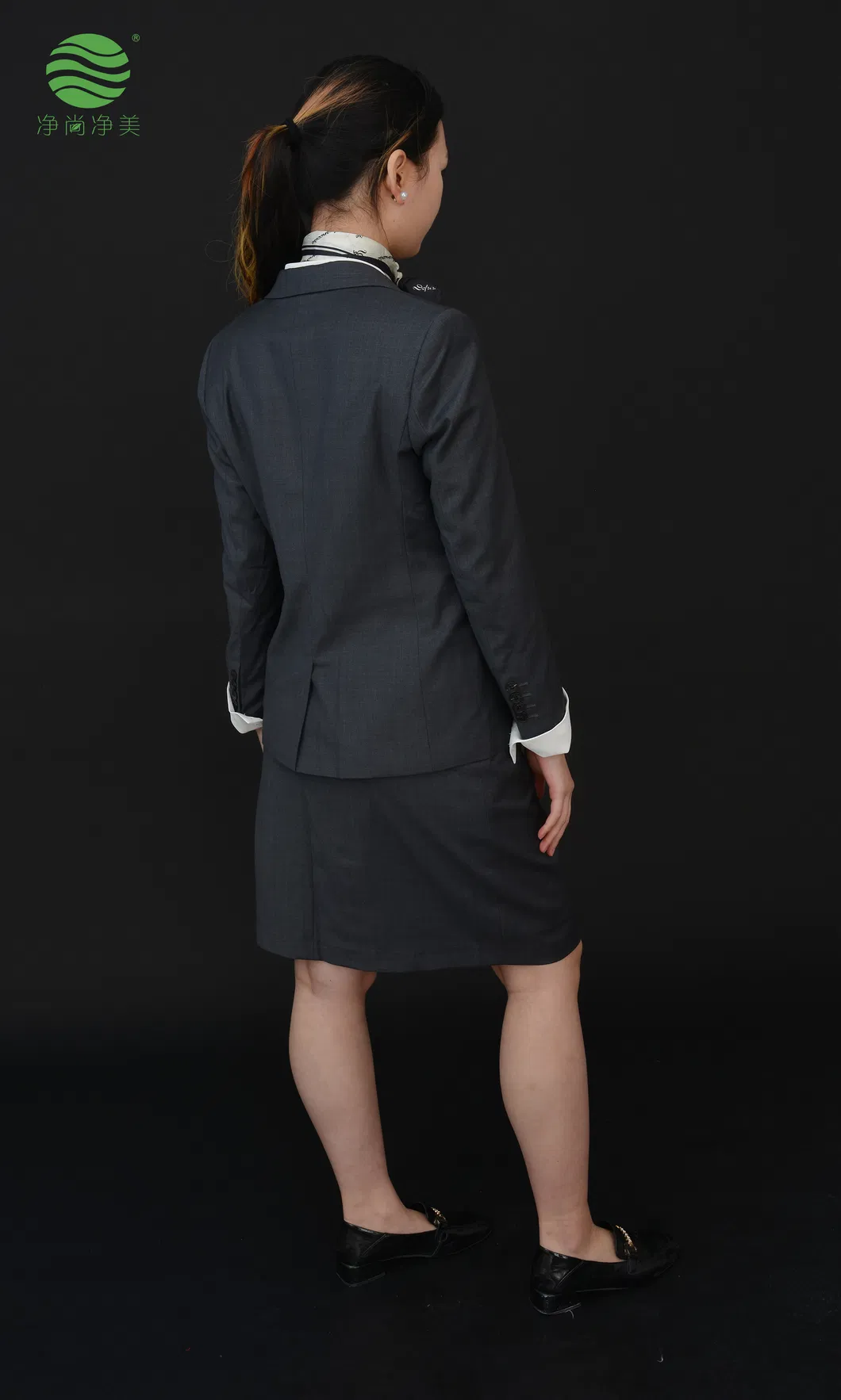 Conjunto de Terno Feminino Sob Medida para Trabalho de Escritório com Saia Curta