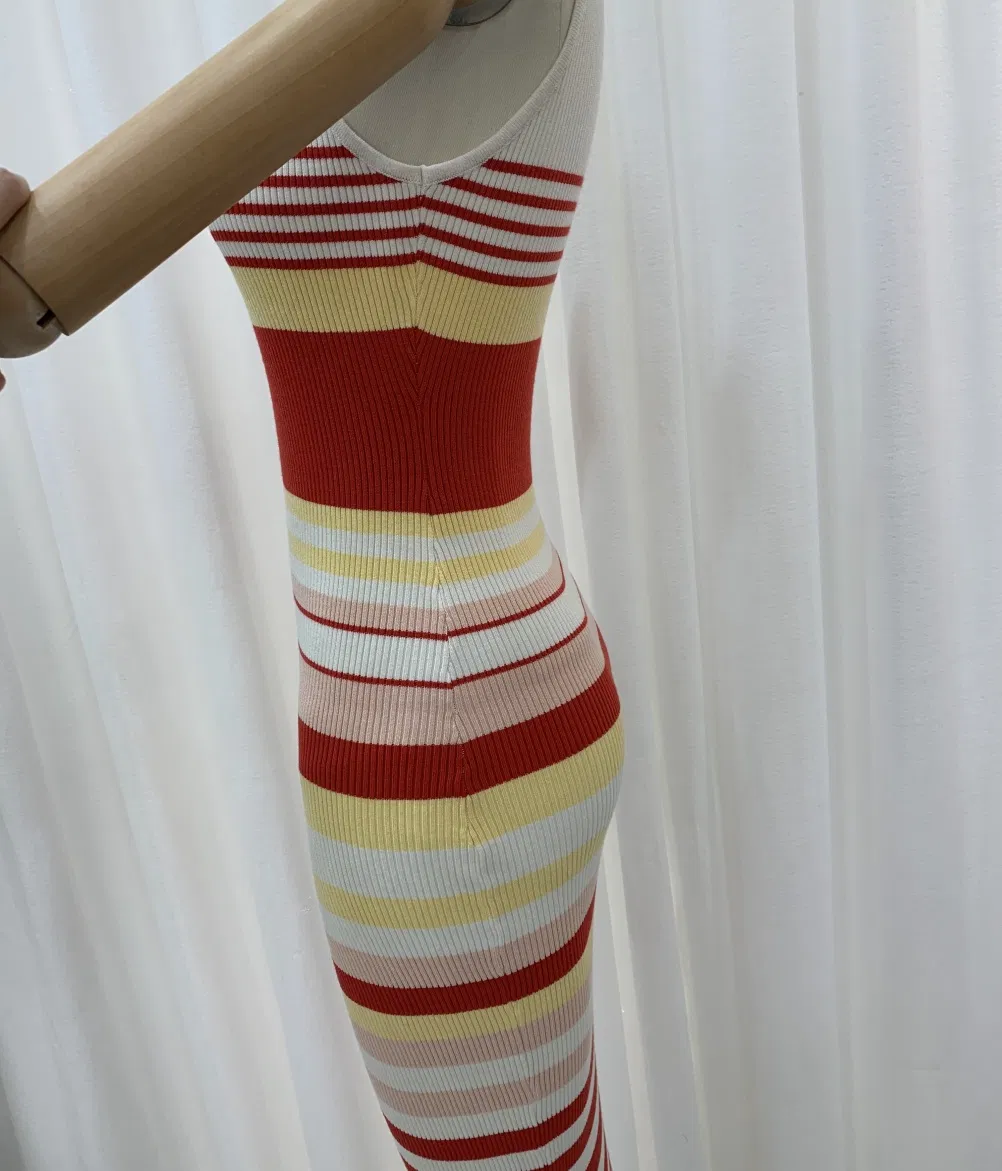 Vestido de malha leve, vibrante e colorido com listras para o verão feminino