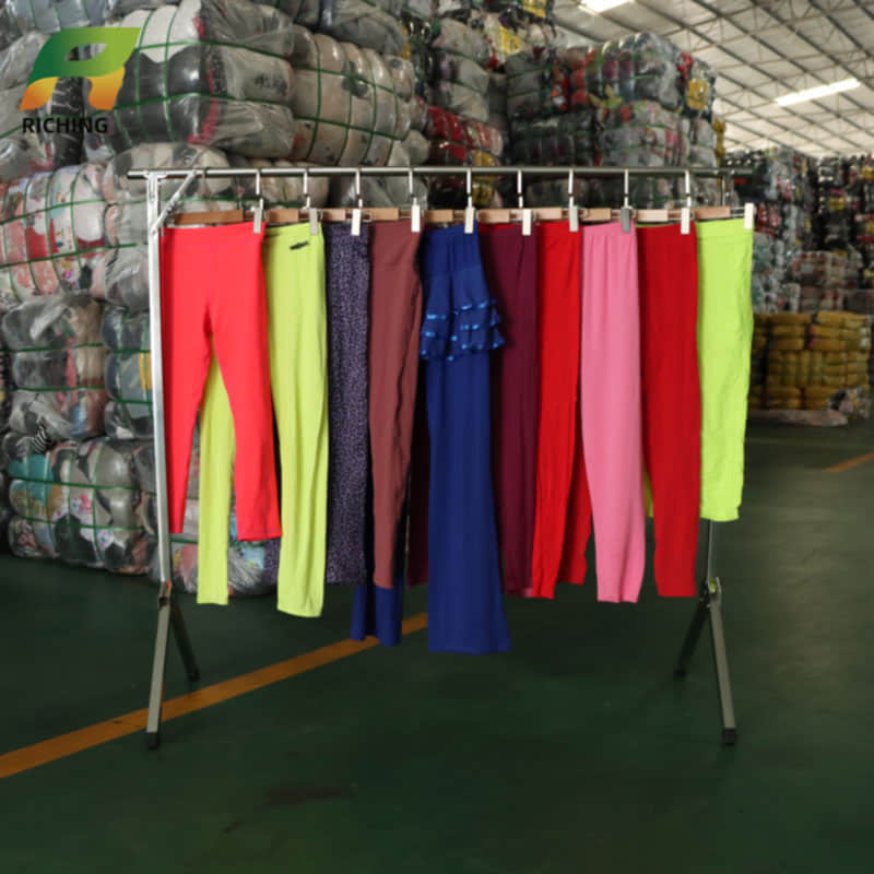 Fornecedor de Roupas Usadas Femininas Plus Size em Atacado, Mistura de Tecidos, Austrália, Lote de Roupas Usadas Masculinas em Fardos para o Comércio dos EUA