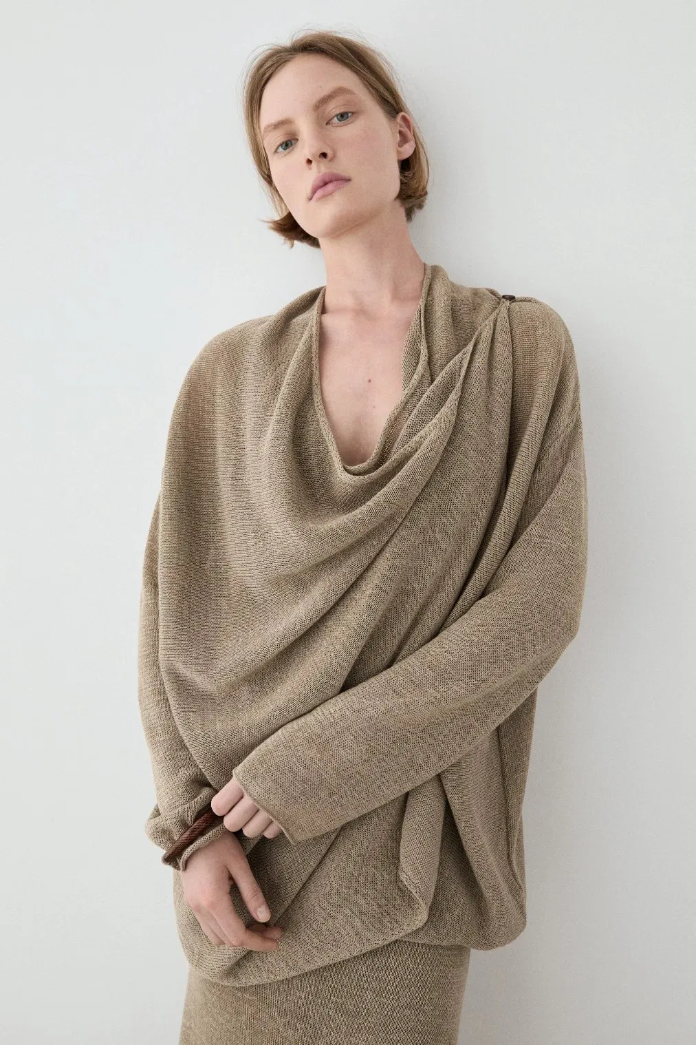 Cardigã de Linho Misturado Estilo Cape para Férias, Suave, com Gola Cowl Drapada, Vintage, Elegante, Luxuosa, Top de Malha para Mulheres, Moda Feminina, Malharia por Atacado