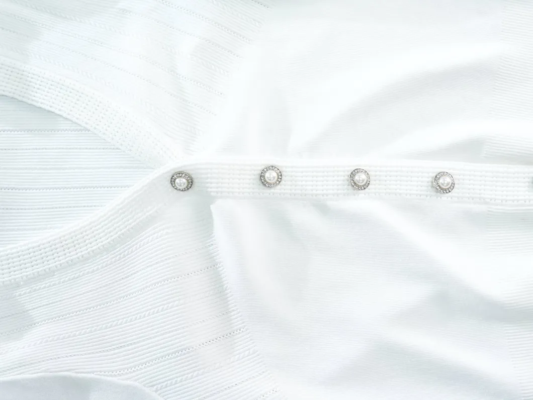Camisa de malha leve feminina para a primavera e verão, branca, decote em V, blusa elegante e casual