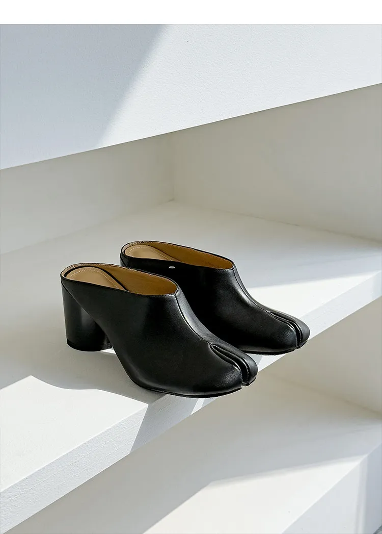 Detalhe do Sapato Mules Tabi em Couro