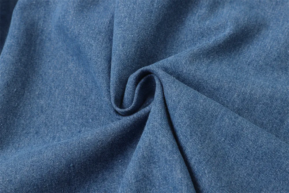 Camisa de Denim Azul Lavado Estilo Americano Personalizada para Mulheres com Bolso